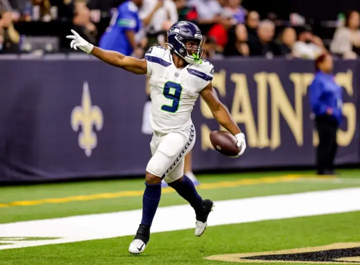 kenneth walker — DE news