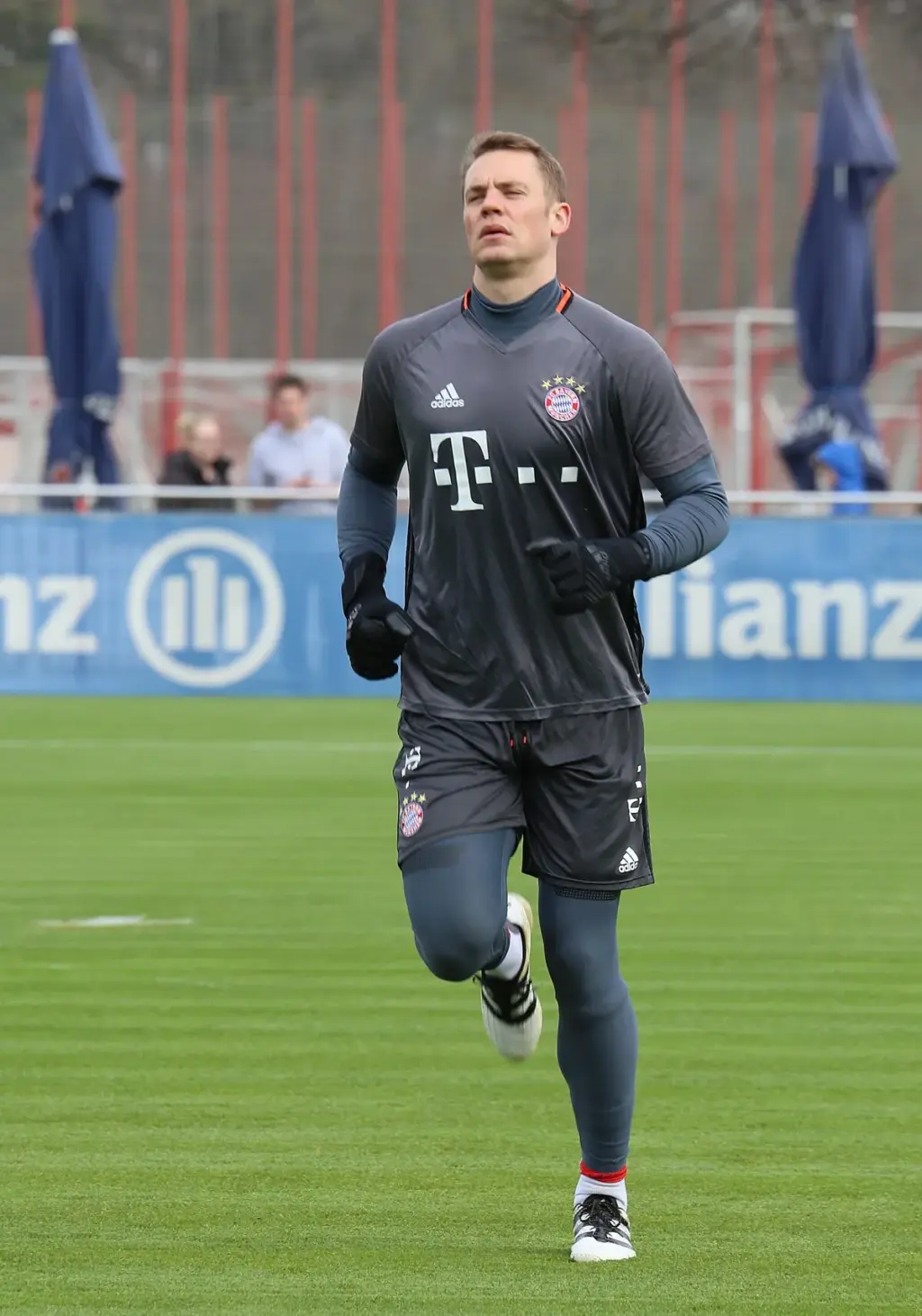manuel neuer — DE news