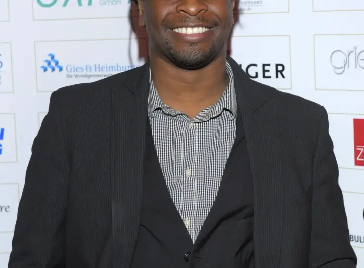 mola adebisi — DE news