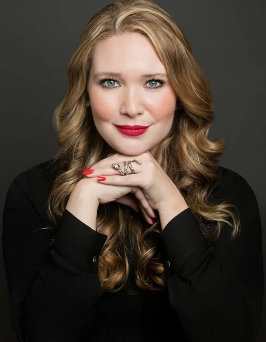 sarah j maas — DE news