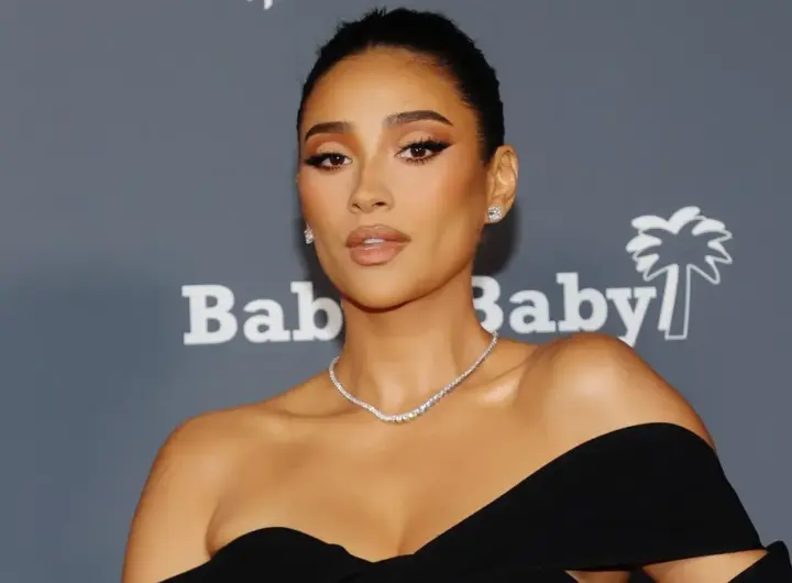 shay mitchell — DE news
