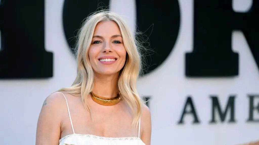 sienna miller — DE news