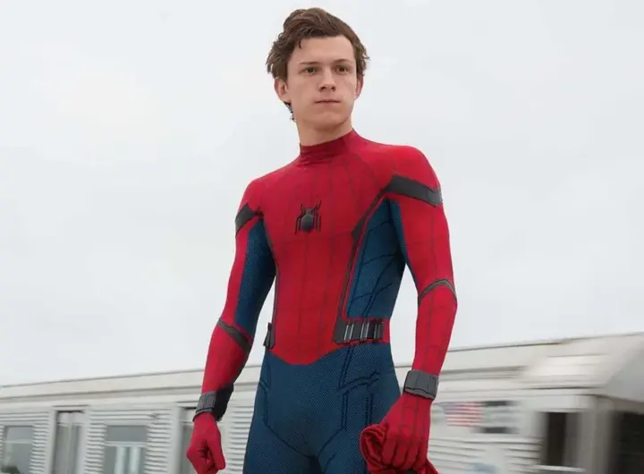 tom holland — DE news