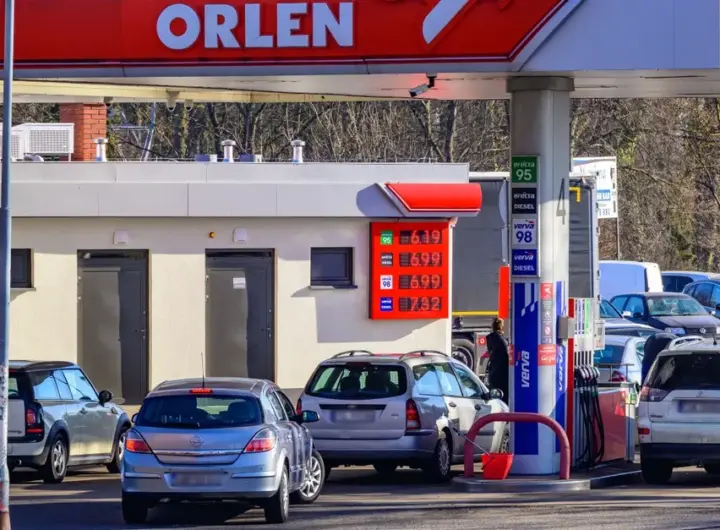 zoll kontrolliert tank touristen — DE news