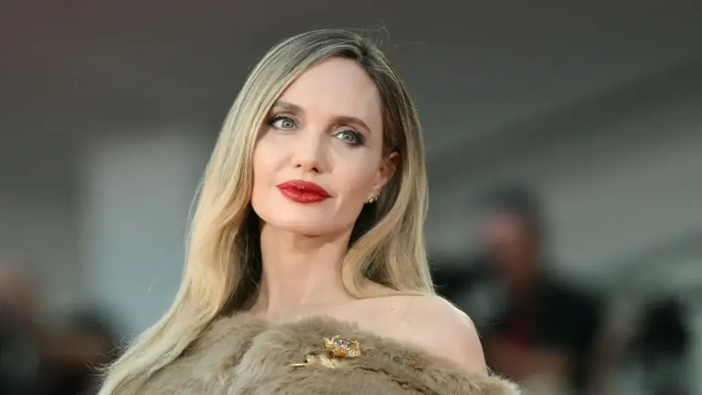 angelina jolie — DE news