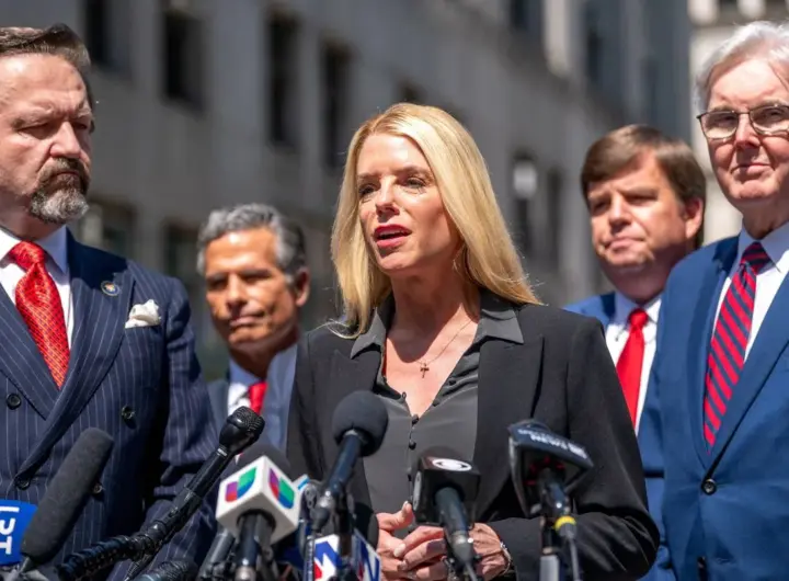 pam bondi — DE news