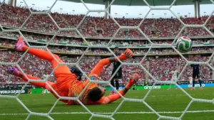 WM 2026: Höchststrafe für Torwart-Legende nach Mega-Patzer!