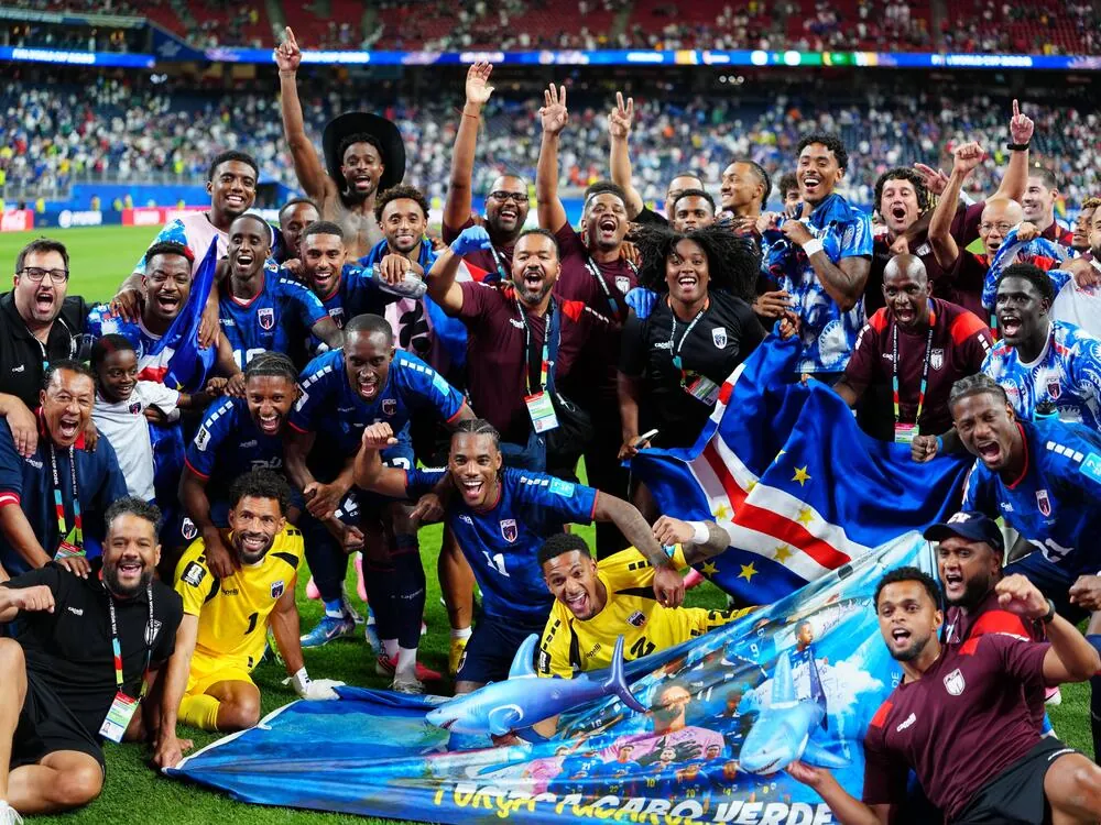 Cape Verde v Saudi Arabia - FIFA World Cup, WM, Weltmeisterschaft, Fussball 2026 - Group H HOUSTON, USA - JUNE 26: Players of Cape Verde celebrate as they qualified for round 32 stage after the FIFA World Cup 2026 Group H match between Cape Verde and Saudi Arabia at Houston Stadium on June 26, 2026 in Houston, Texas. Hakan Akgun / Anadolu Texas United States. Editorial use only. Please get in touch for any other usage. PUBLICATIONxNOTxINxTURxUSAxCANxUKxJPNxITAxFRAxAUSxESPxBELxKORxRSAxHKGxNZL Copyright: x2026xAnadoluxHakanxAkgunx