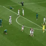 WM 2026: Flitzer-Premiere bei der WM - drei Fans auf dem Rasen