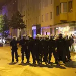 Böller und Flaschen nach Marokkos WM-Aus auf Polizisten geworfen – „Um 0.45 Uhr ist die Stimmung gekippt“