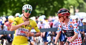 Jonas Vingegaard vermutet Motorradfehler nach Sturz bei Tour de France - BILD