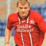 Zwei Notoperationen, Schlaganfall, Hirnblutung – Ex-Bundesliga-Spieler liegt im Koma - WELT