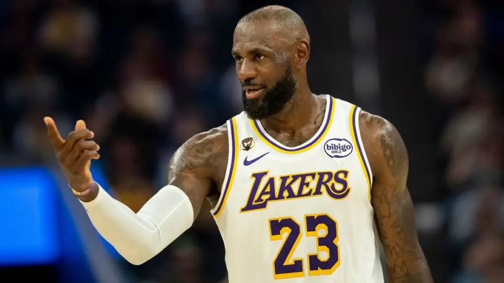 James spielt auf "billig": In der NBA schießt plötzlich ein Giganten-Team aus dem Boden - n-tv.de