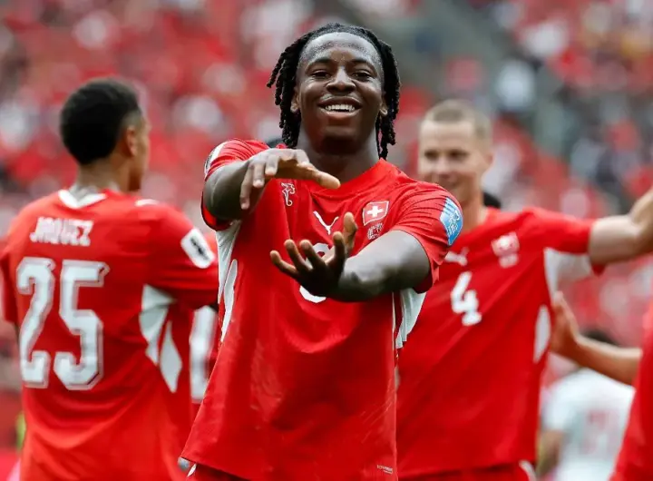 WM 2026: Wettbieten von England-Klubs: Wechsel-Wende bei Bundesliga-Star Johan Manzambi? - BILD