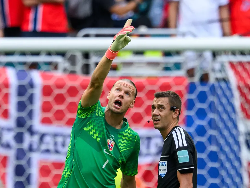 Norwegens Keeper Nyland: Er zeigte dem Schiedsrichter, dass er den Ball am Kabel gesehen haben will
