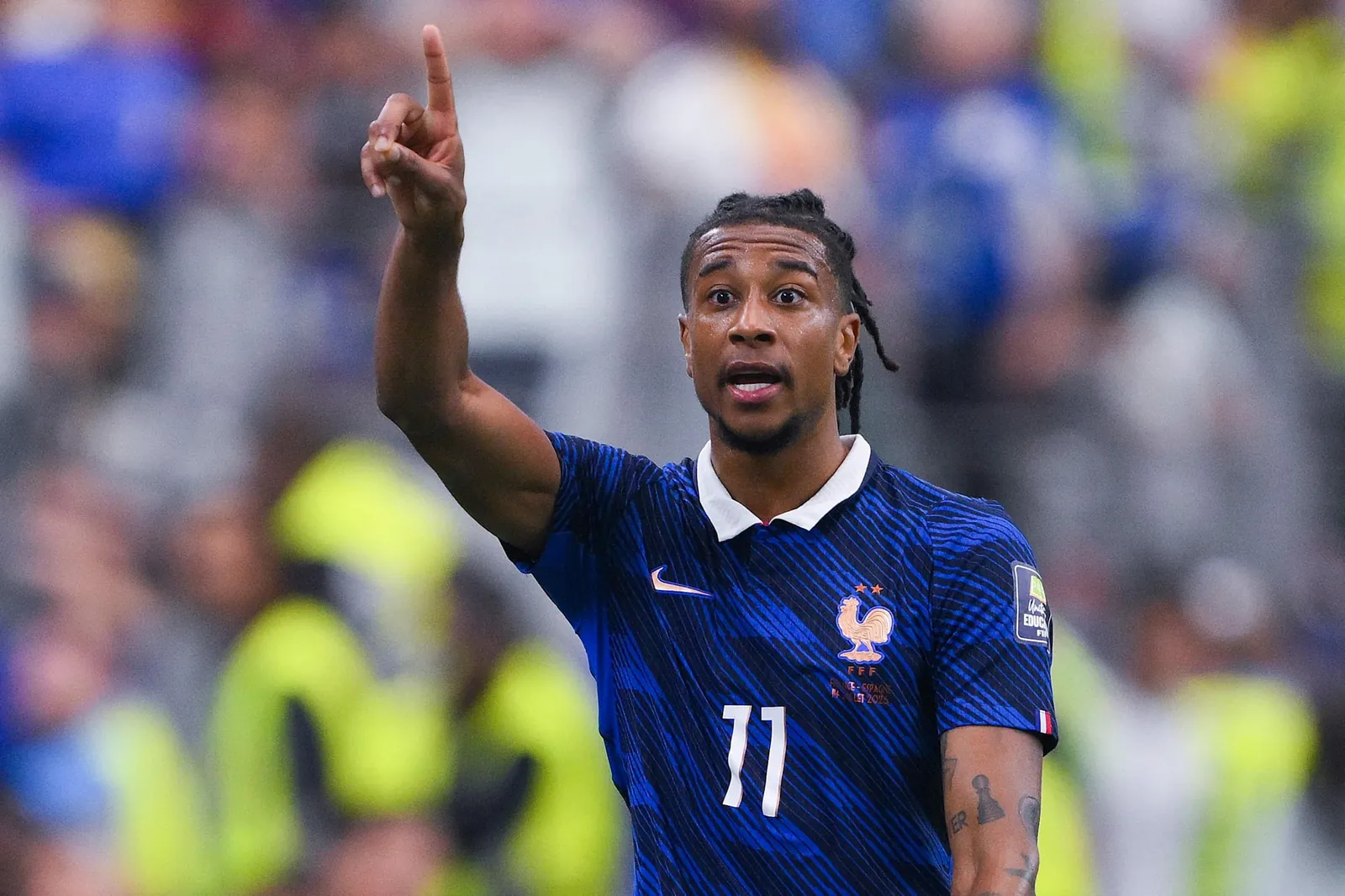 Michael Olise wechselte aus der Premier League zum FC Bayern und will nun offenbar zu Real Madrid