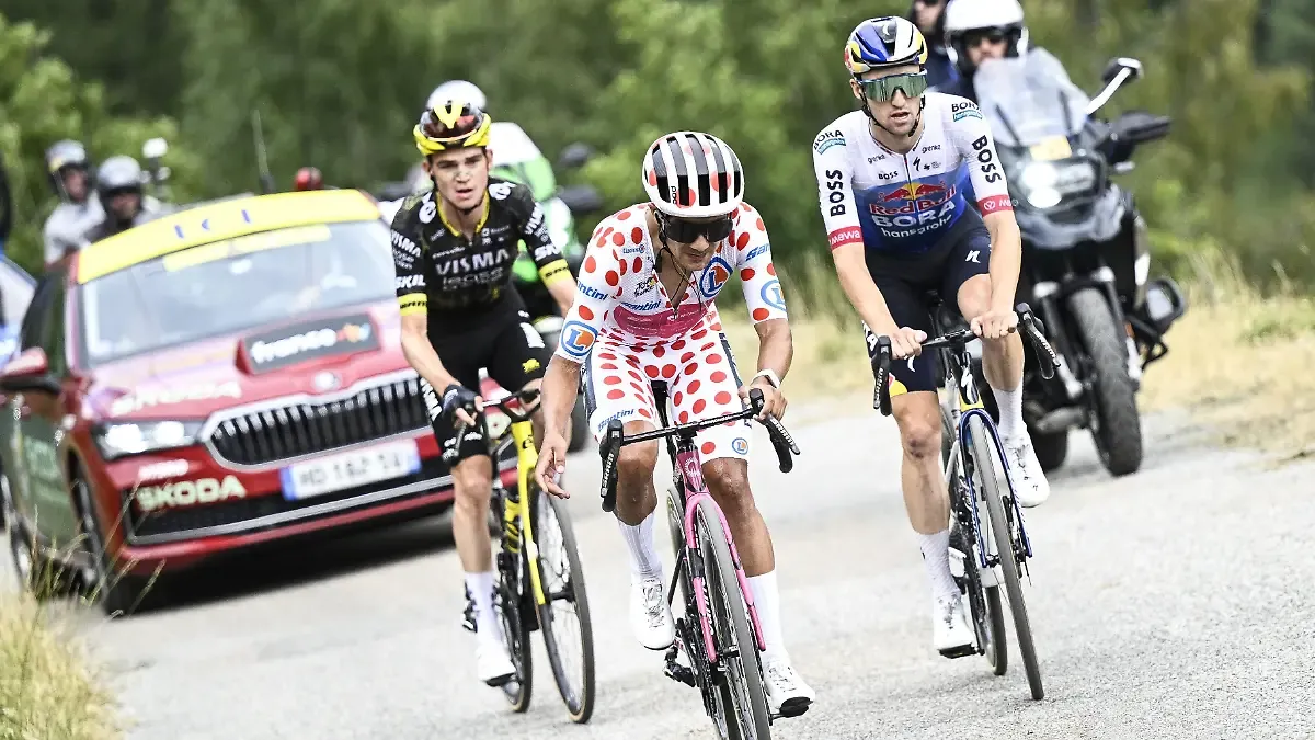 Ecuadorian-Richard-Carapaz-of-EF-Education-EasyPost-pictured-in-action-during-stage-20-of-the-2026-Tour-de-France-cycling-race-a-stage-of-171km-Le-Bourg-d-Oisans-to-Alpe-d-Huez-on-Saturday-25-July-2026-The-113th-edition-of-the-Tour-de-France-starts-on-Saturday-4-July-in-Barcelona-Spain-and-will-finish-in-Paris-France-on-the-26th-of-July